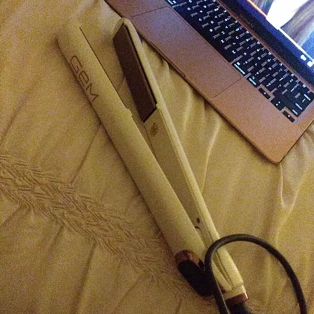 Gem hair straightener rose gold with creamy color.